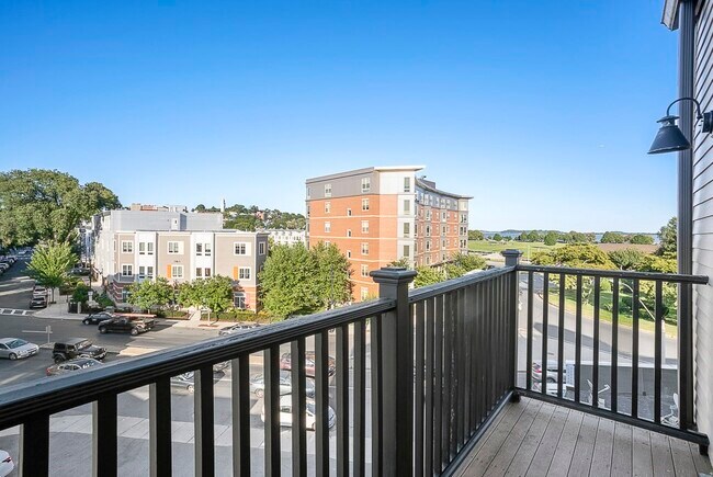 Building Photo - 45 Vinton St