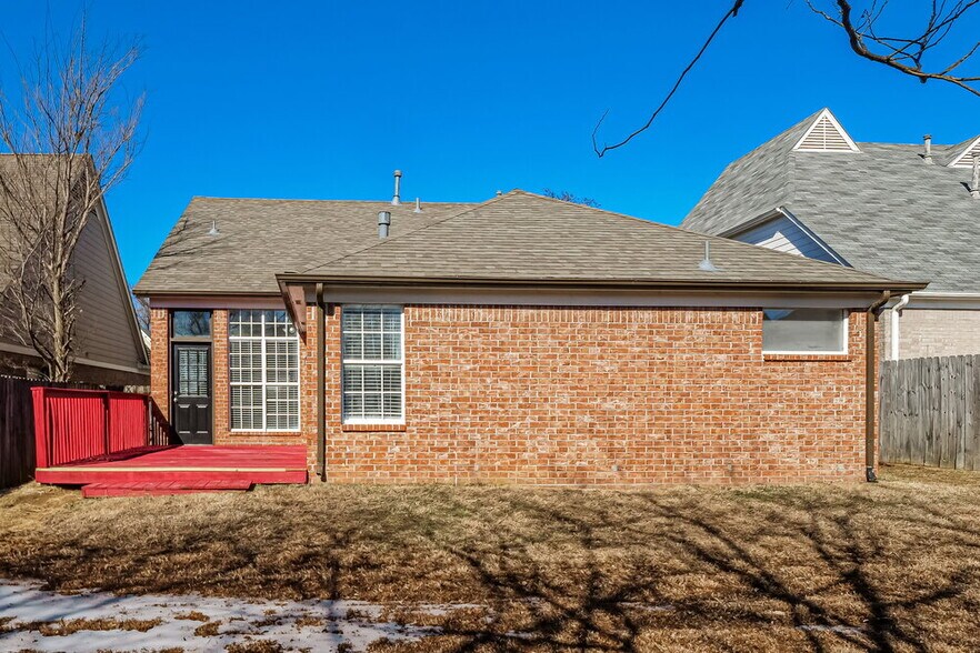 Building Photo - 20 Garden Springs Dr