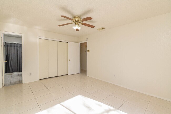 Building Photo - 10927 Spanish Grant Dr