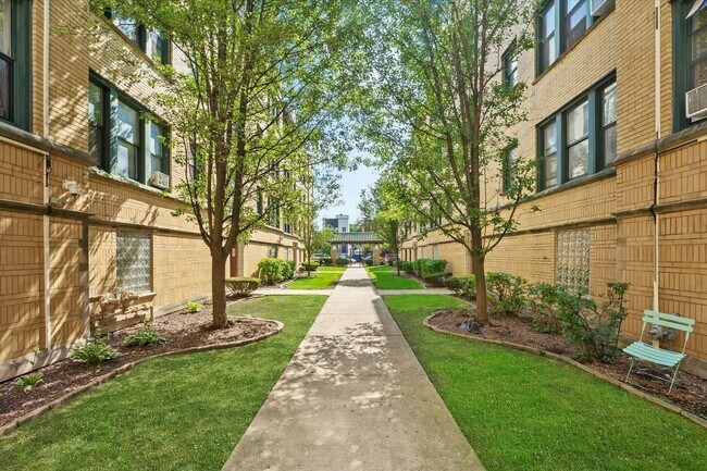 Building Photo - 2330 N Spaulding Ave