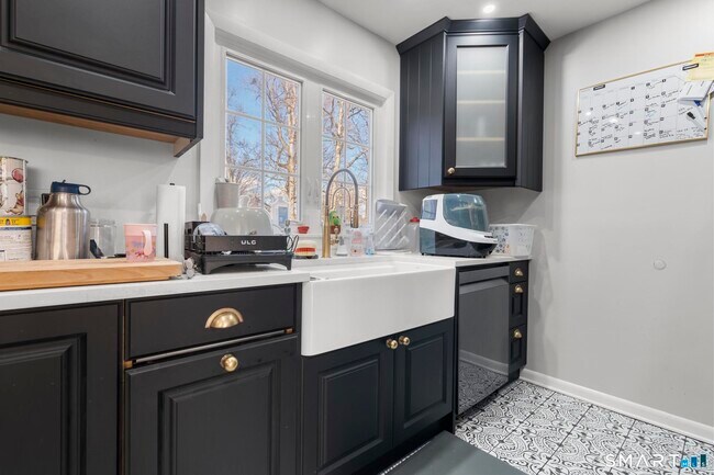 Building Photo - 540 Lakeside Dr