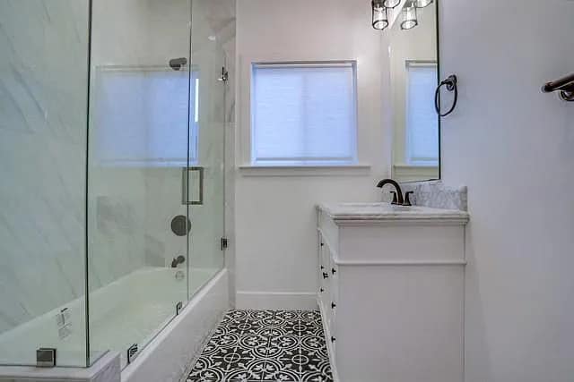 Building Photo - 356 W 15th St