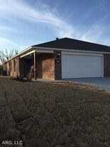 Building Photo - 231 N Broadway Dr