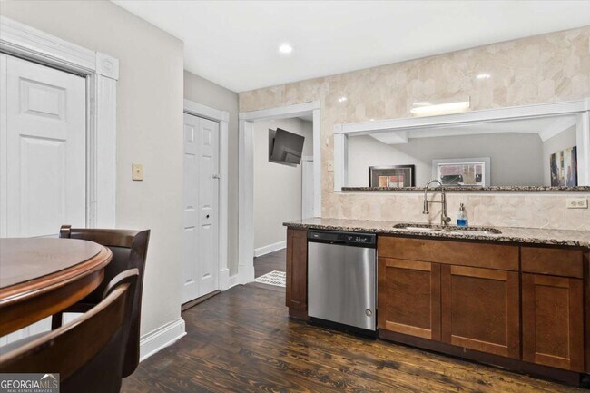 Building Photo - 867 Beecher St SW