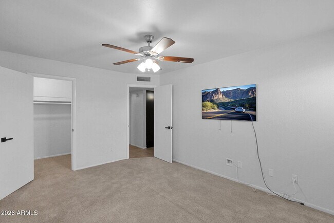 Building Photo - 1808 E Center Ln