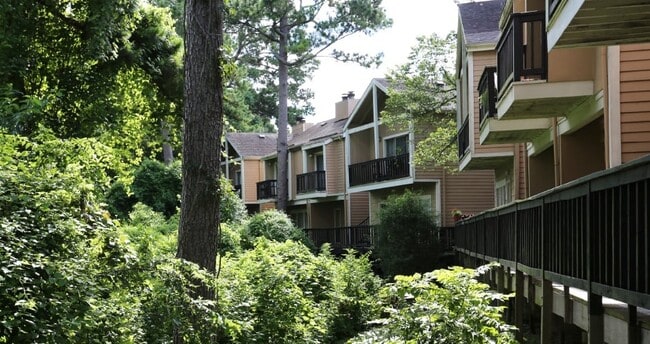 Building Photo - Woodlake Oaks Apartments