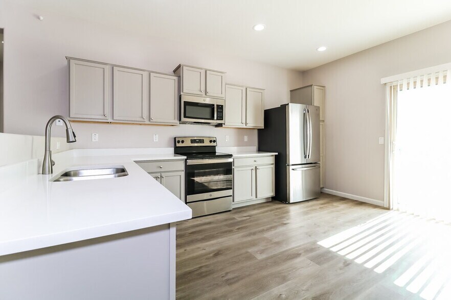 Building Photo - 4845 S 243rd Dr