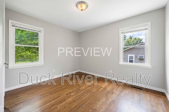 Building Photo - 106 1/2 Hobbs Dr