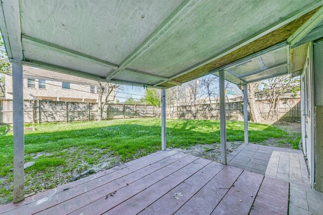 Building Photo - 4710 Wedgewood Dr