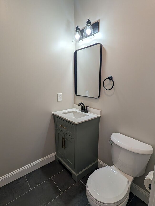 Building Photo - 398 Sutton St