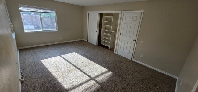 Building Photo - Spacious 4BR3BA House in Aurora