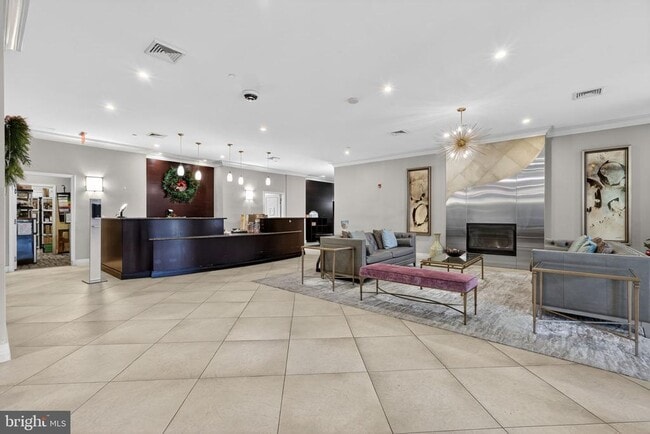 Building Photo - 2451 Midtown Ave