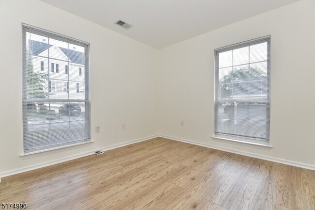 Building Photo - 1132 Stafford St