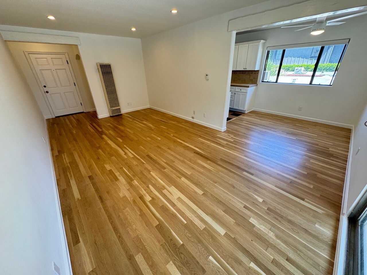 Building Photo - 822 N Martel Ave