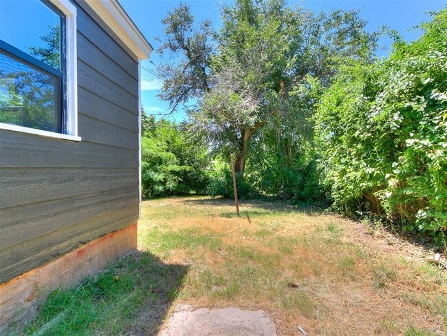 Building Photo - 3220 NE 14th Pl