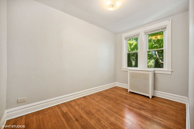 Building Photo - 1029 Linden Ave