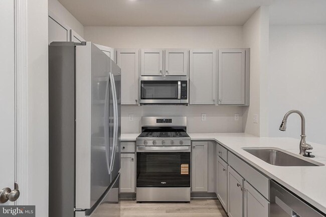 Building Photo - 69 Alexander Wy