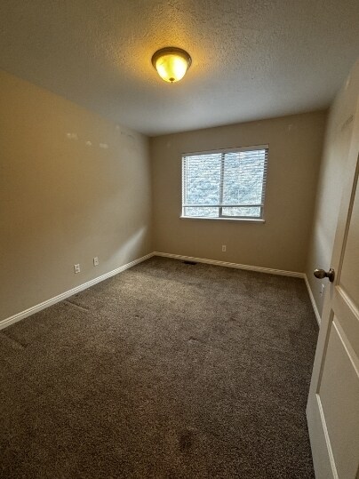 Building Photo - Beautiful Townhomes