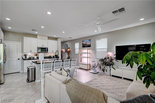 Building Photo - 4160 Elegant Chateau St