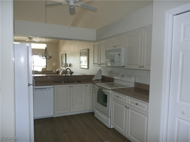 Building Photo - 16301 Kelly Woods Dr