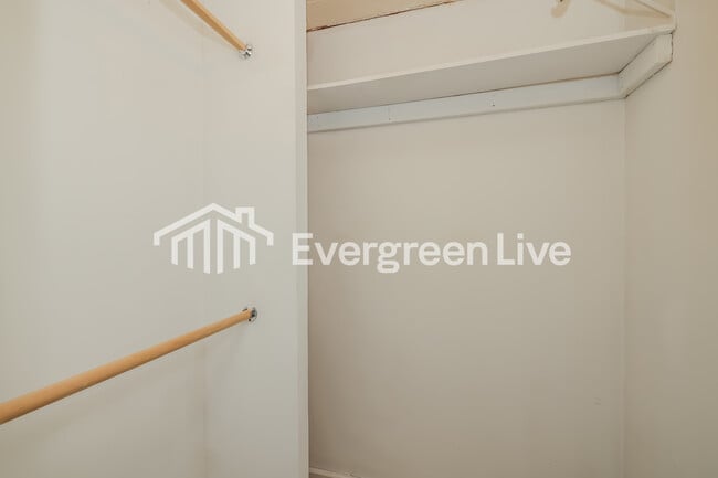 Building Photo - 4555 Oakdell Ave