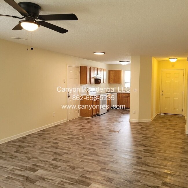 Building Photo - 461 Bedford Knoll Dr