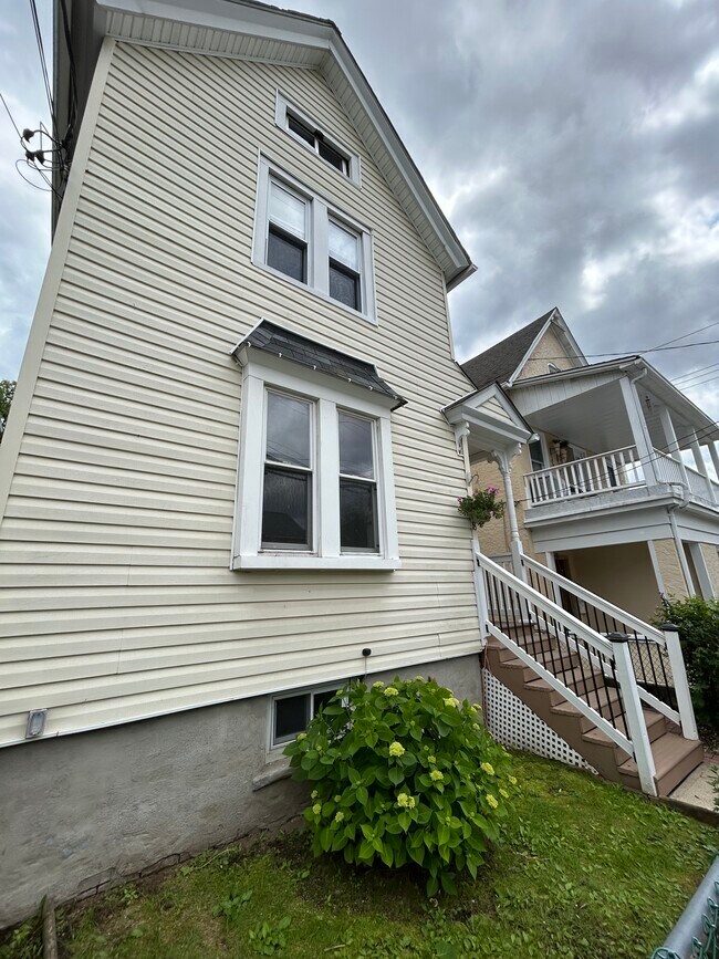 Front - 18 Francis St