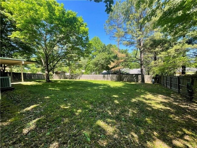 Building Photo - Gorgeous 3-Bed, 2.5-Bath Retreat Near Veterans Park