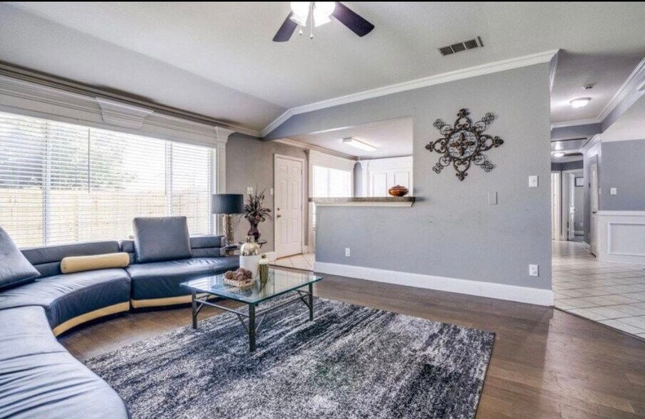 Building Photo - 7717 Coral Way