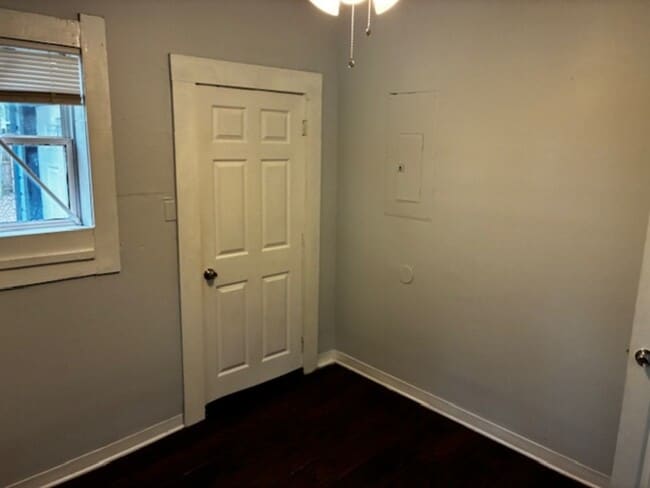 Building Photo - 7121 Bloxham Ave