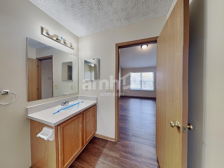 Building Photo - 4242 Honey Bee Ct