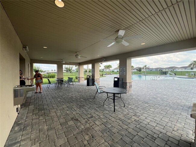 Building Photo - 688 Silver Palm Dr