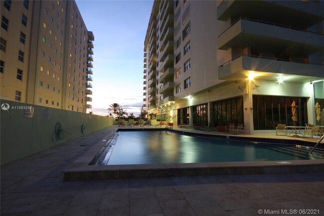 Building Photo - 9225 Collins Ave