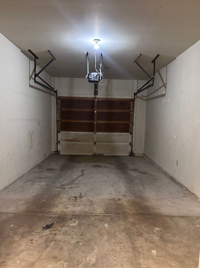 Building Photo - Southhill Duplex