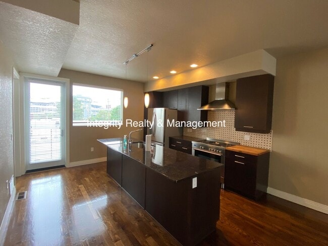 Building Photo - 2620 W Front View Cres Dr