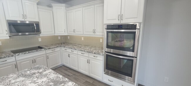 Building Photo - 4 Bedroom 3 Bathroom Upgrade Model Home