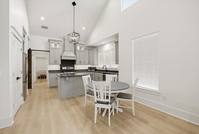 Building Photo - 4052 Poets Trl