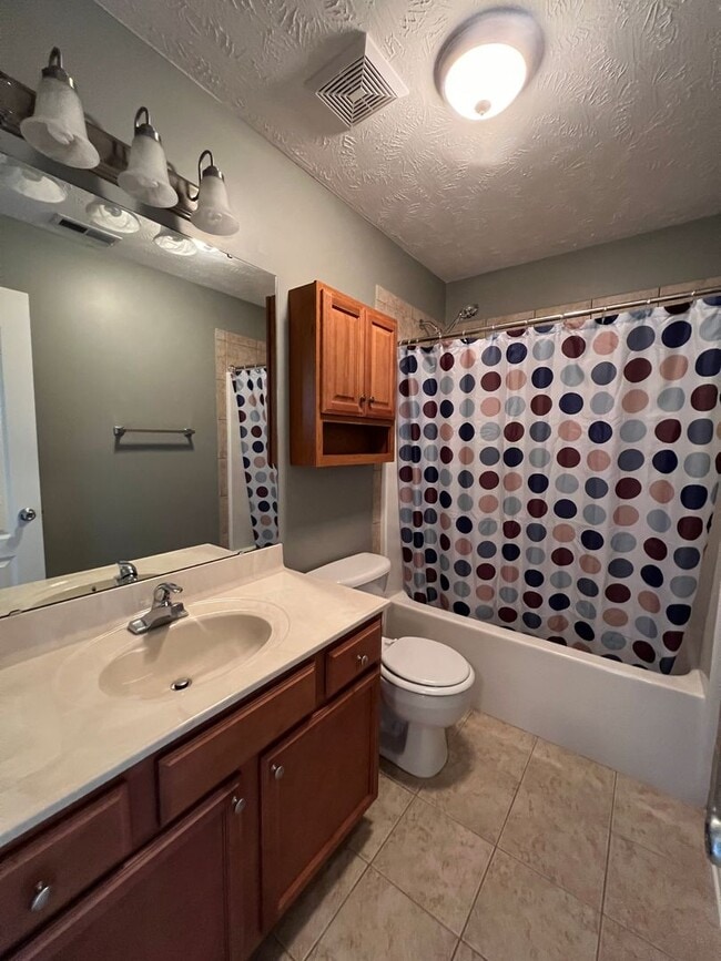 Building Photo - 4 Bed 2 Bath Raeford Home with Fenced Backyard