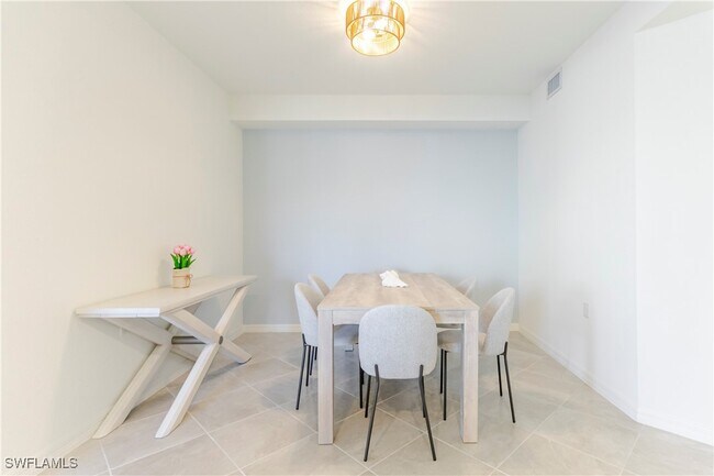 Building Photo - 15345 Grn Acrs Ave