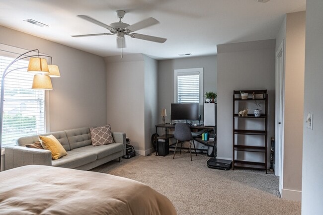 Building Photo - 420 Manning Square