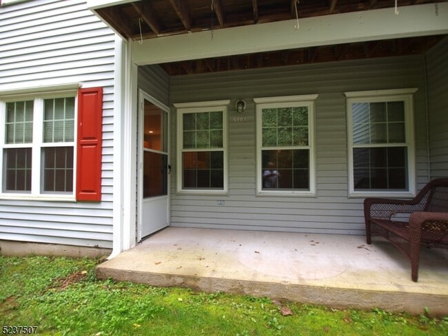 Building Photo - 5007 Tudor Dr