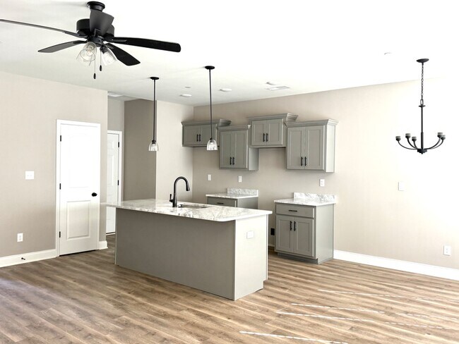 Building Photo - 4378 Parkcrest Dr