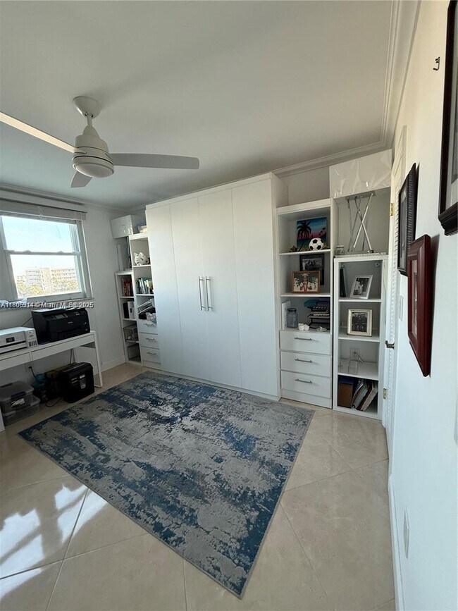 Building Photo - 2859 Leonard Dr