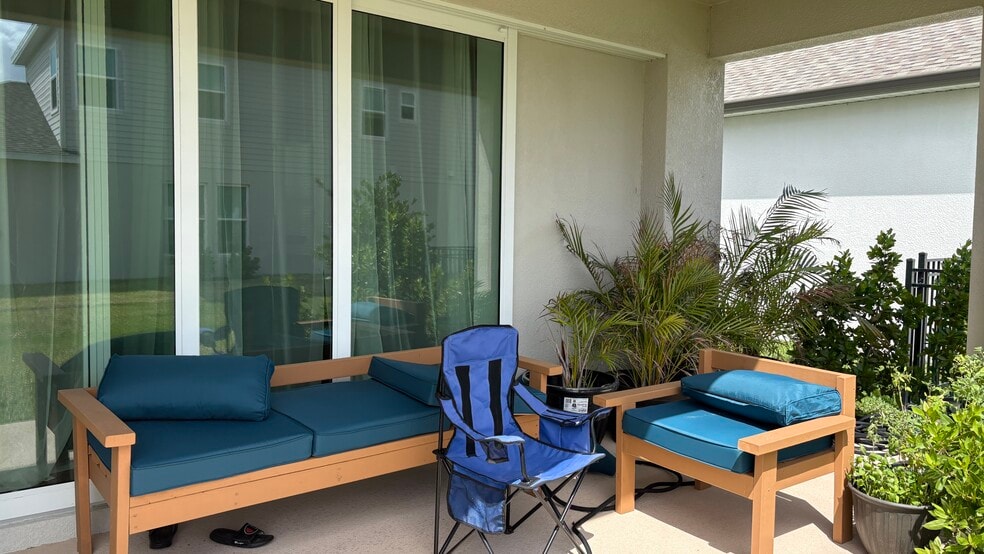 Backyard patio - 500 SE Ranch Oak Cir