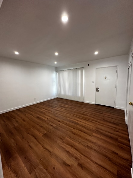 Building Photo - 323 N Chevy Chase Dr