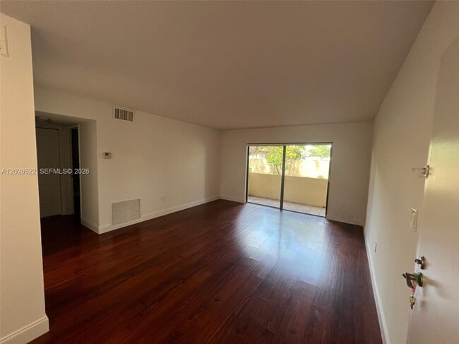Building Photo - 10415 N Kendall Dr