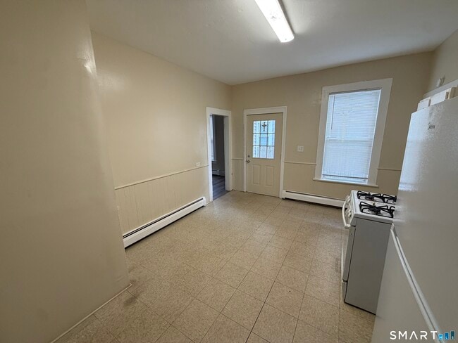 Building Photo - 117 Fairview St