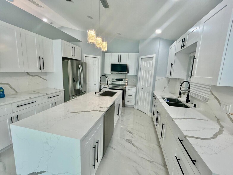 Building Photo - 3933 SW Kakopo St