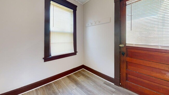 Building Photo - 800 E 157th St