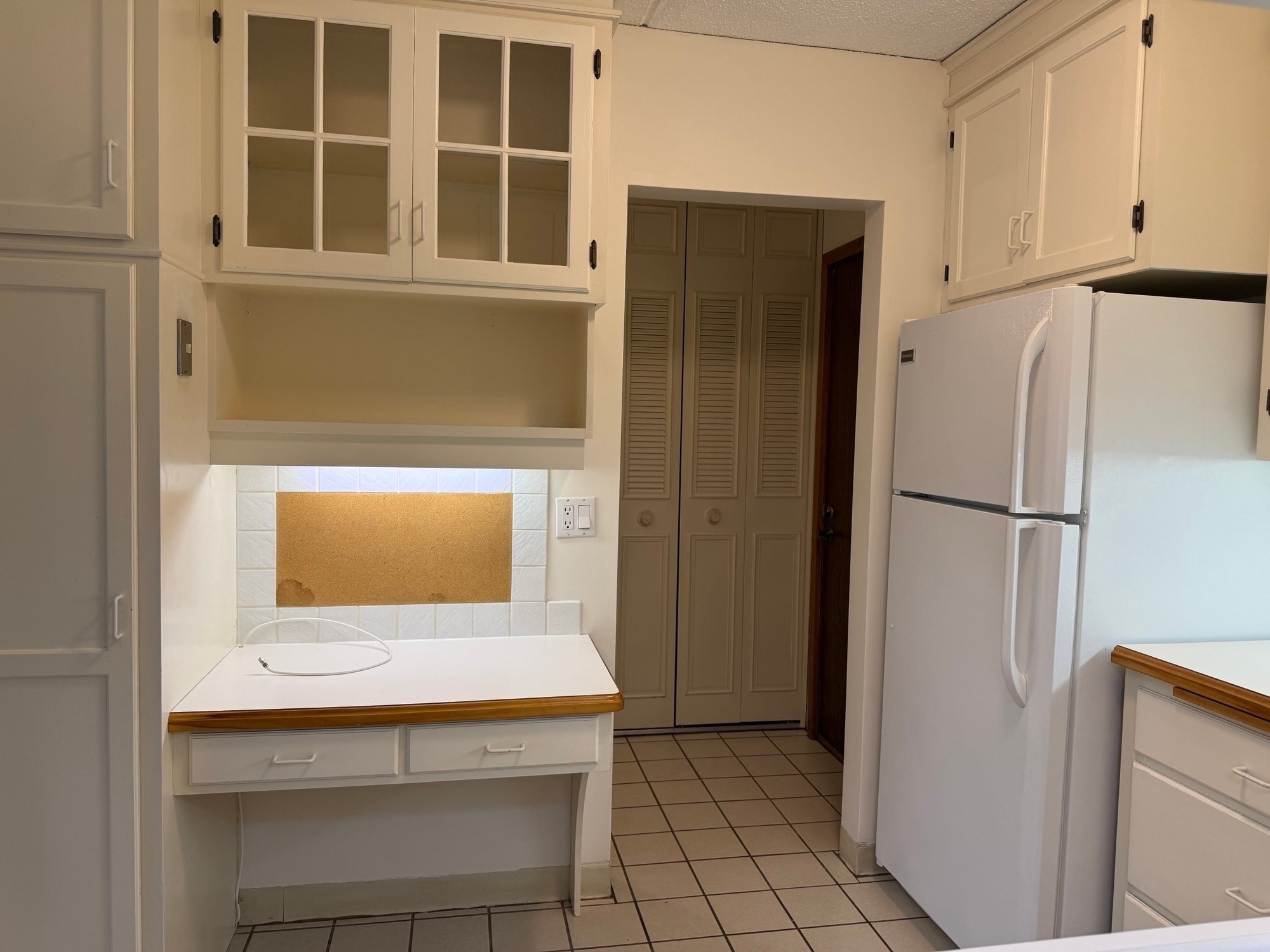 Kitchen - 10531 Cedar Lk Rd S